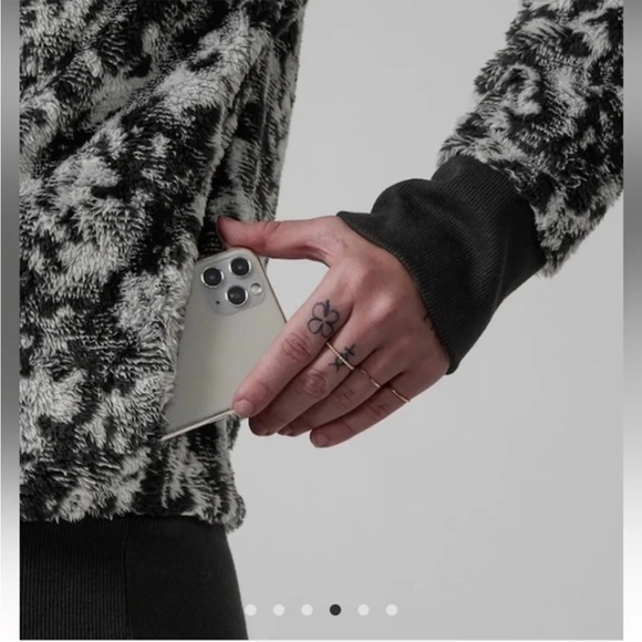 NWOT Athleta Tugga Sherpa Jacquard Hoodie Size Small - Picture 5 of 11